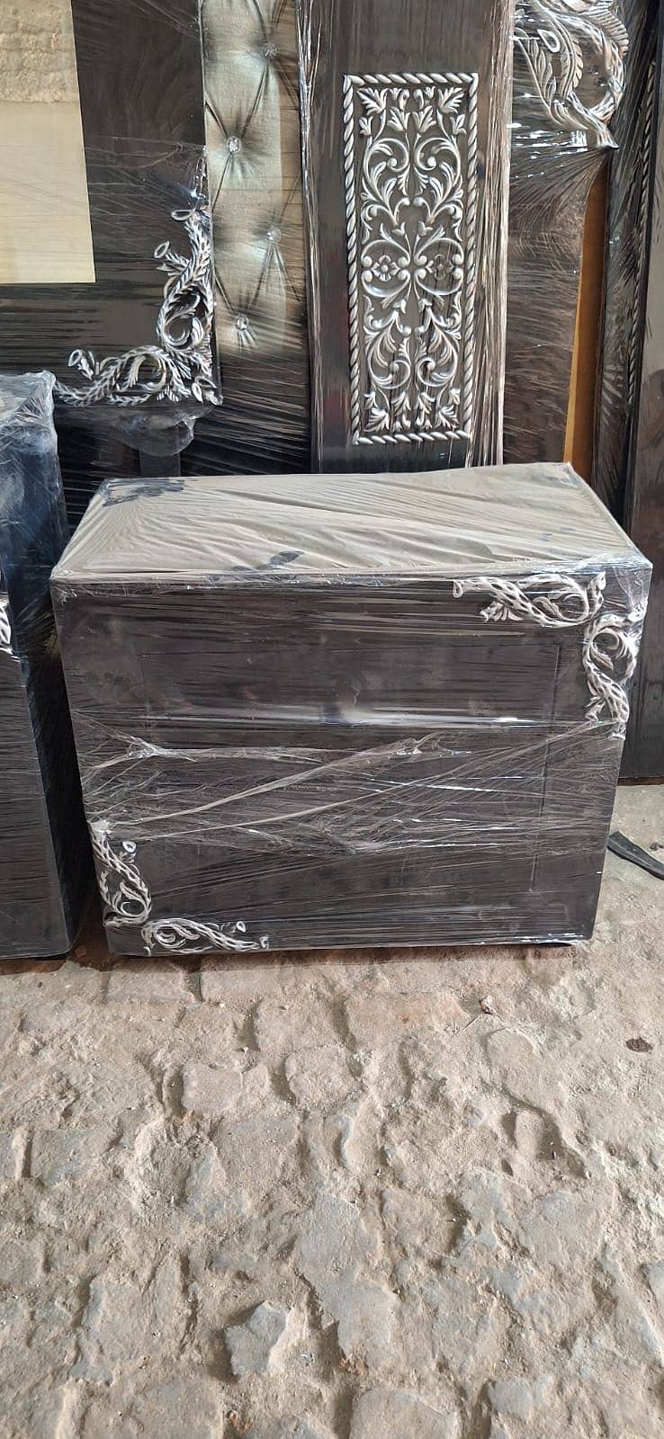 Bed , dressing , side table 5