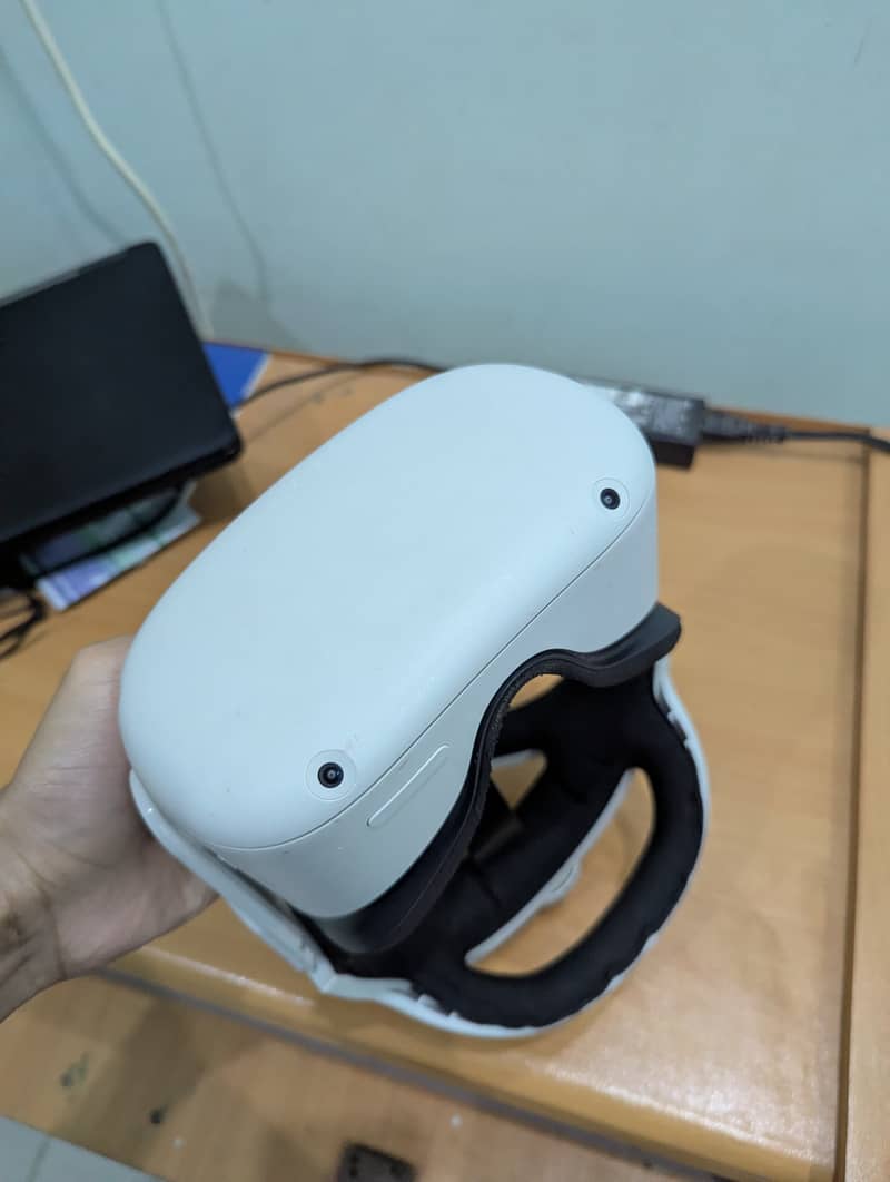Oculus Quest 2 ( Meta ) 1