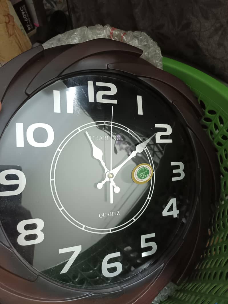 wall clock with kamera 0
