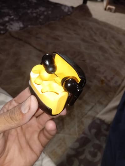 water proof . battery backup. 4 to 6 hours . good condition