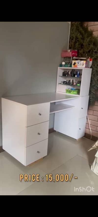 nail station