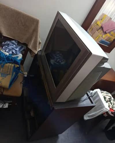 Samsung 24 inch TV hai belkul Sahi hai use ho Raha hai