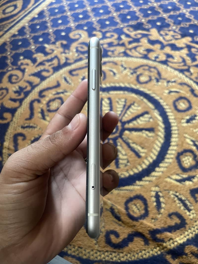 Apple iPhone 11 3