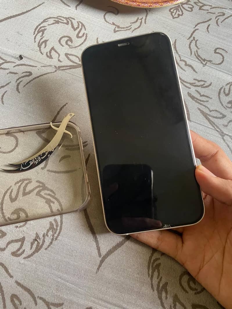 Apple iPhone 12 4