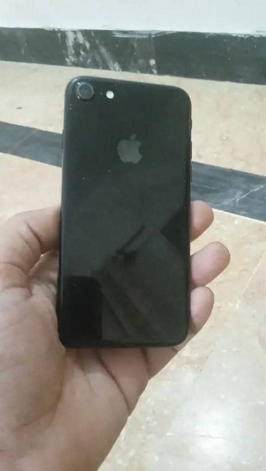 Apple iPhone 7 0