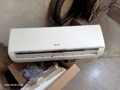 Gree 1.0 Ton Non-inverter Ac in good condition for sale