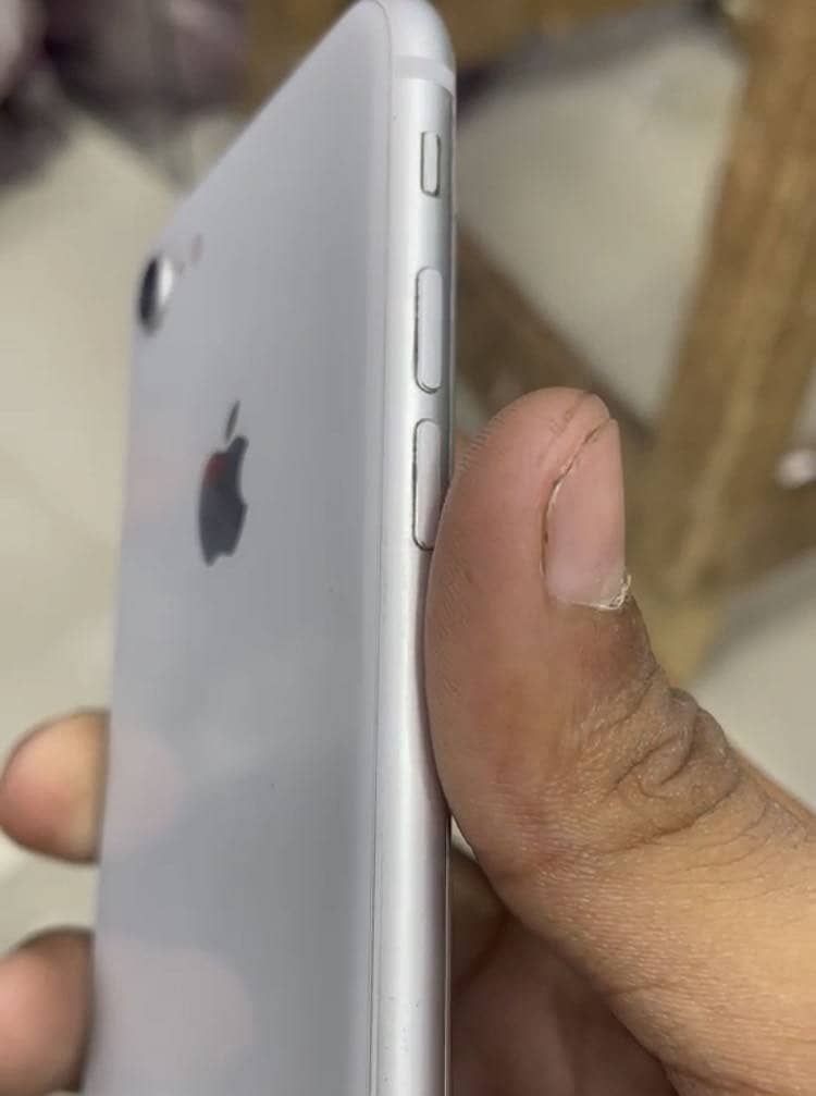 Apple iPhone 8 1