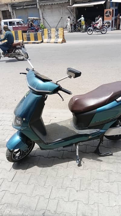 scooty eveon