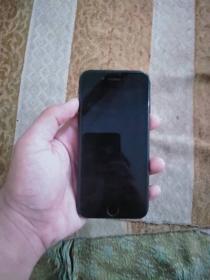 Apple iPhone 7 1