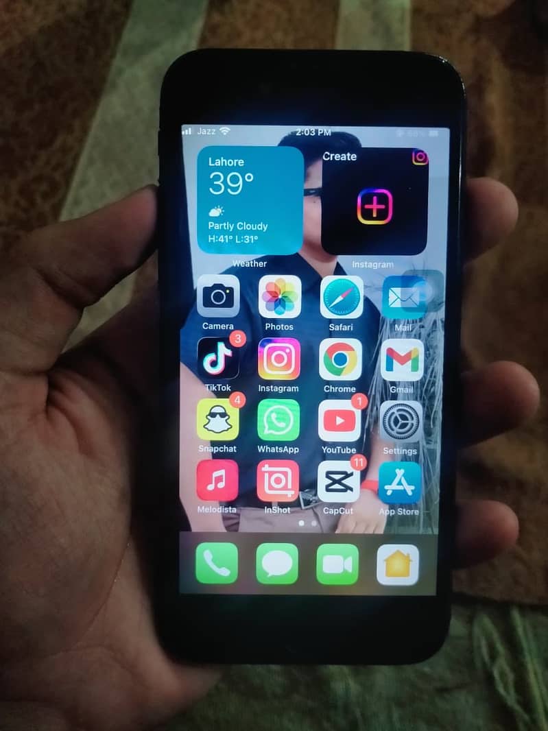 Apple iPhone 7 2