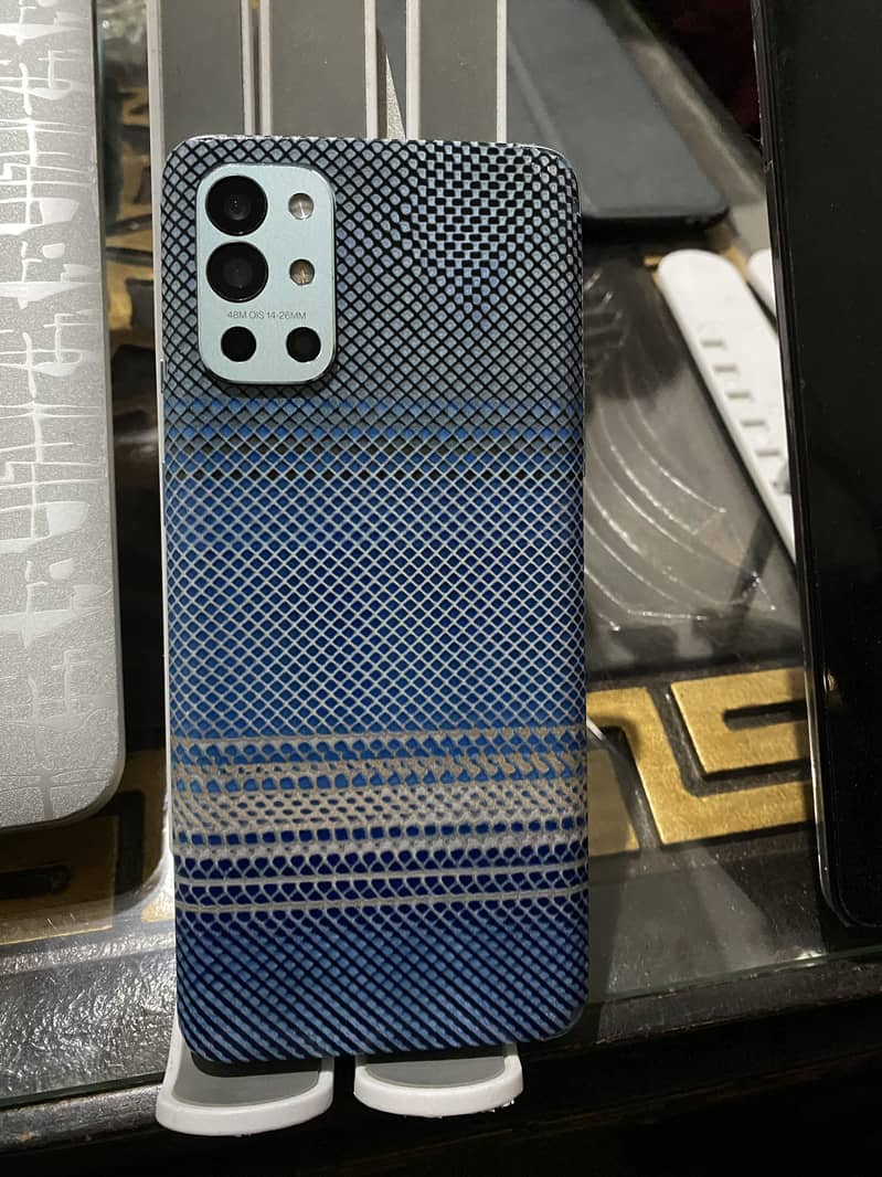 One Plus 9R 1