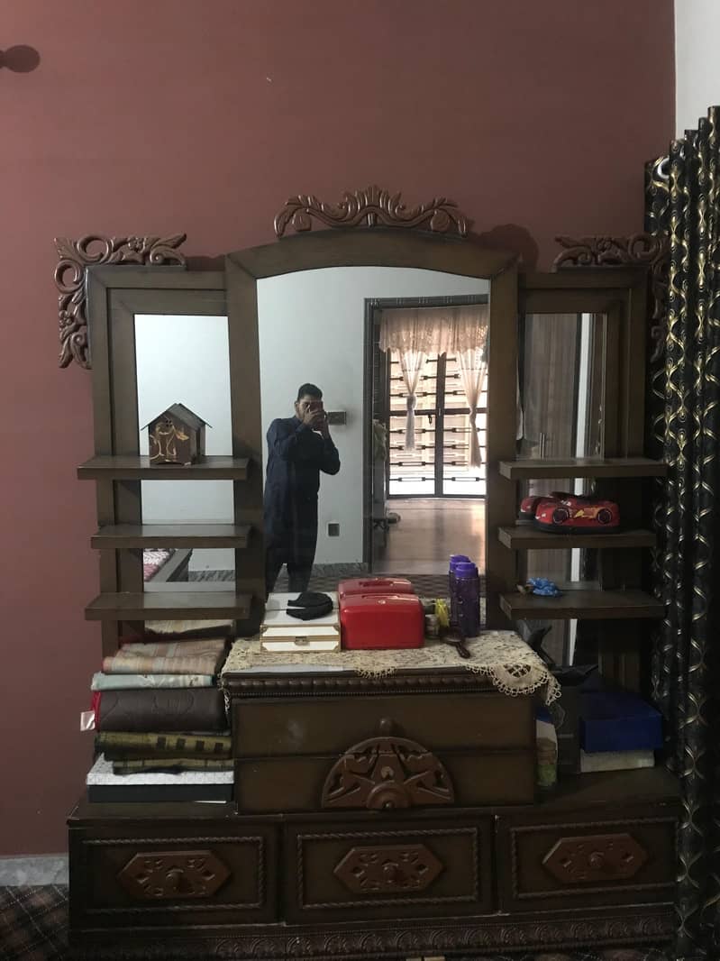 Double bed with side table and dressing table 0