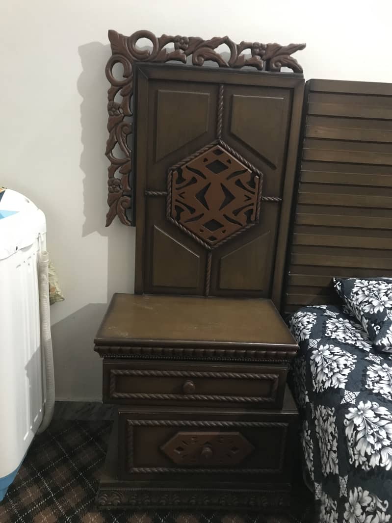 Double bed with side table and dressing table 3