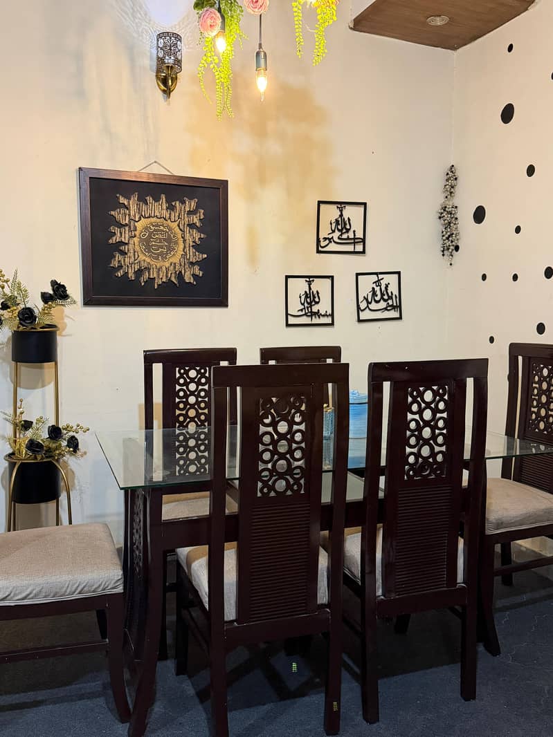 6 seater dining table 0