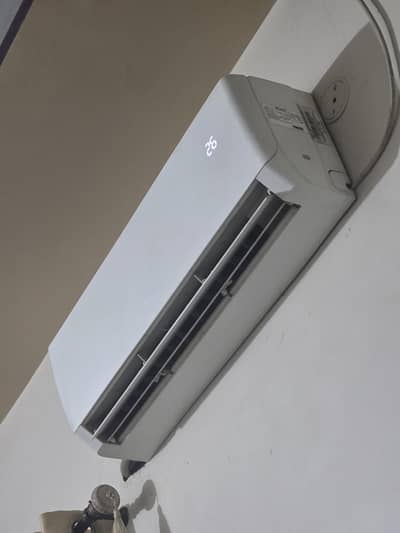 Gree 1 Ton Inverter Split AC