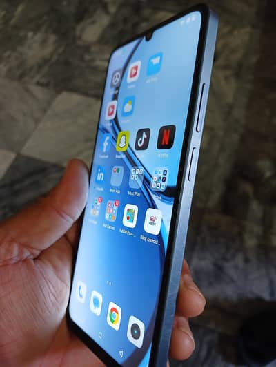 Realme C63