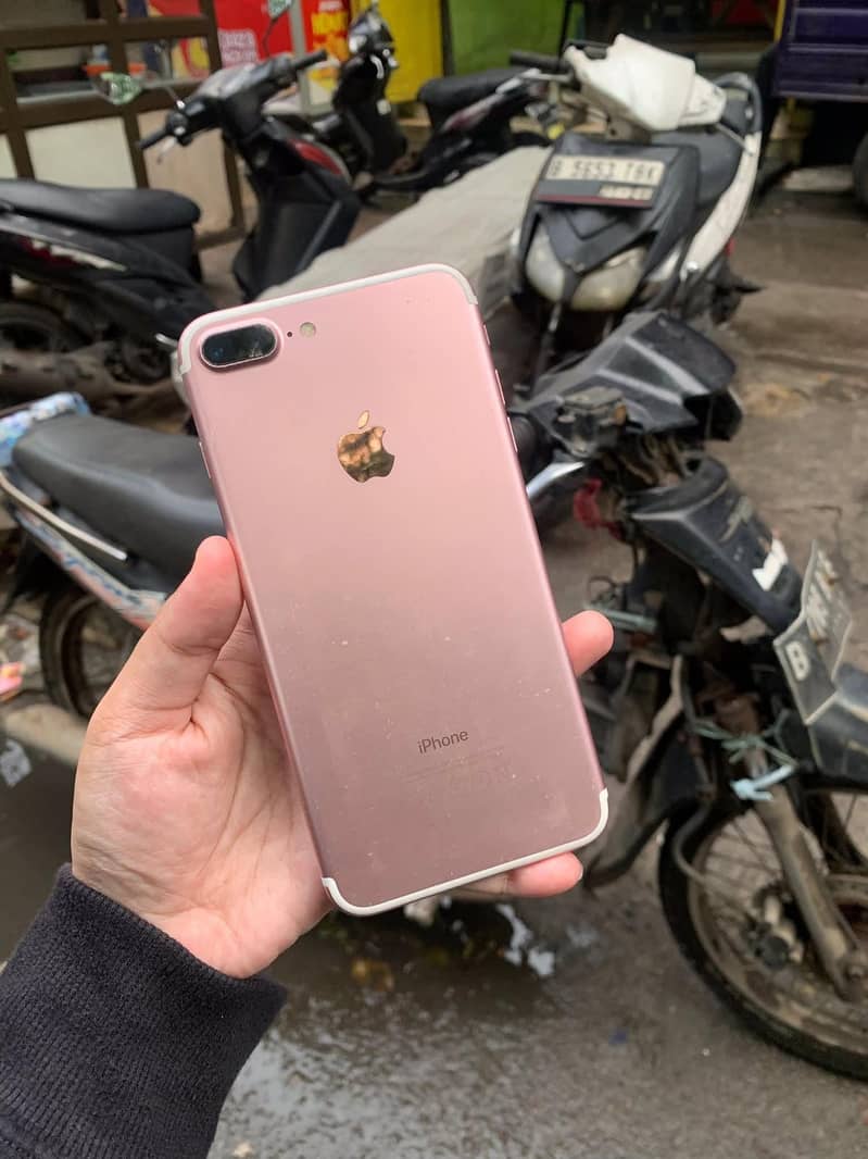 Apple iPhone 7 Plus 1