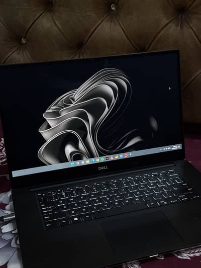 Dell XPS 15 7590 GTX 1650 Intel Core i7 4K OLED Display
