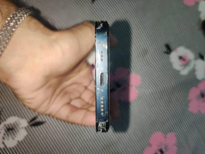 Apple iPhone 13 2