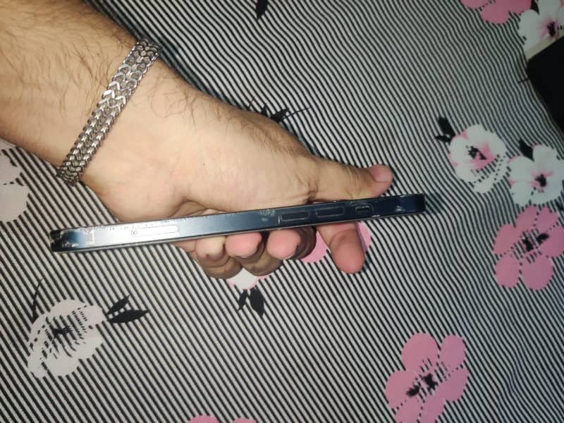 Apple iPhone 13 3
