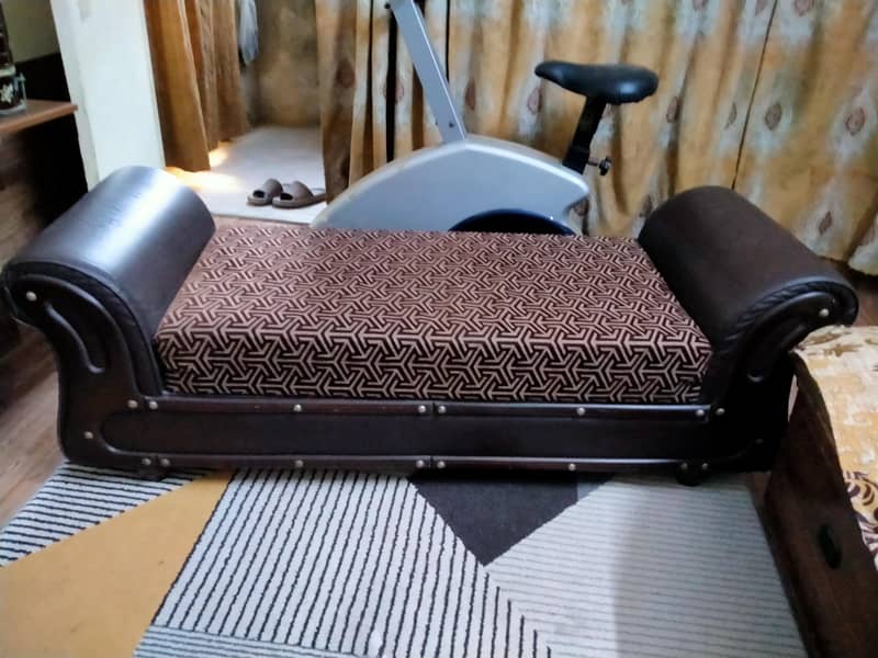 Two seater sofa setti 0