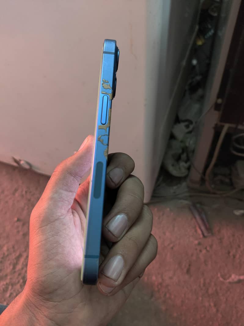 Apple iPhone 13 2