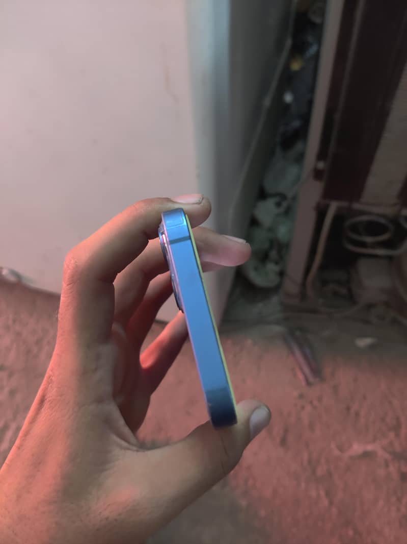 Apple iPhone 13 4