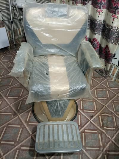 BEST CONDITION SALON CHAIR FOR SALE AT BEST  PRICE