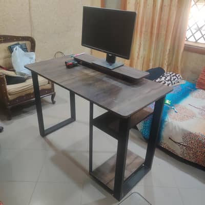 office table good size