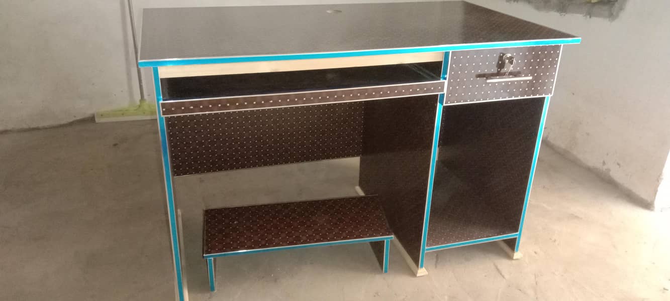 COMPUTER DESK 0