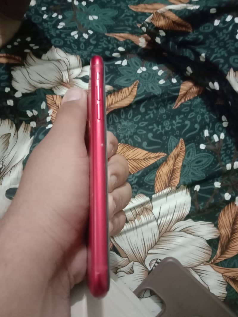Apple iPhone 11 4
