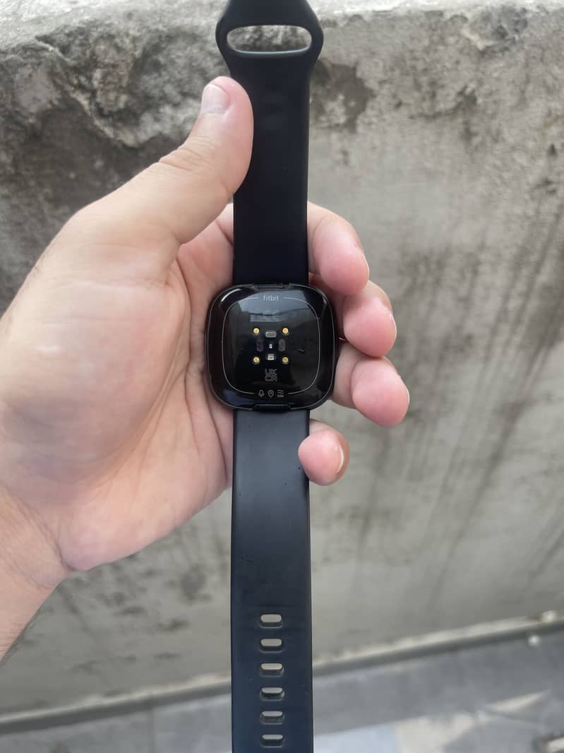 Fitbit versa 4 4