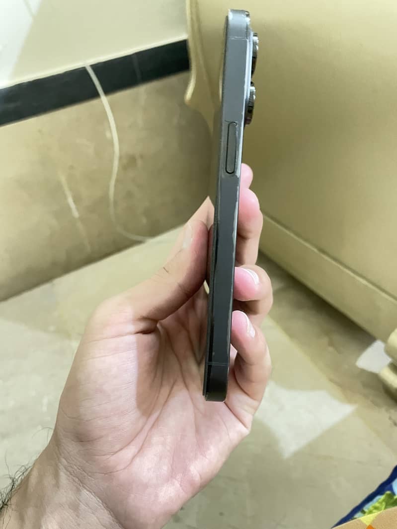 Apple iPhone 14 Pro 2