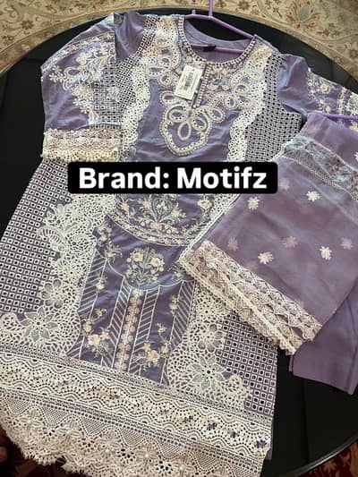 Luxury Embroidered Lawn - 3pc - Large