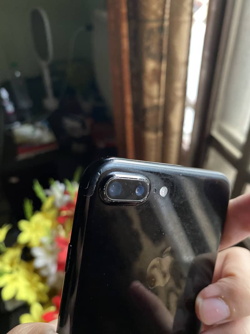 Apple iPhone 7 Plus 1