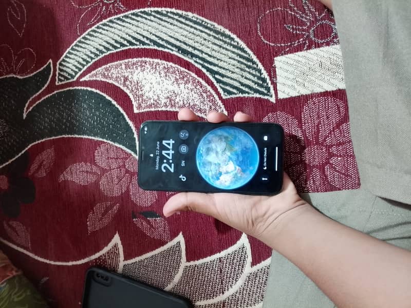 Apple iPhone X 4