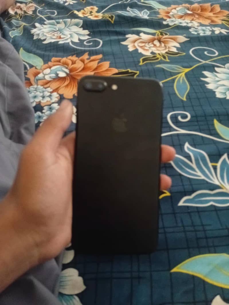 Apple iPhone 7 Plus 0