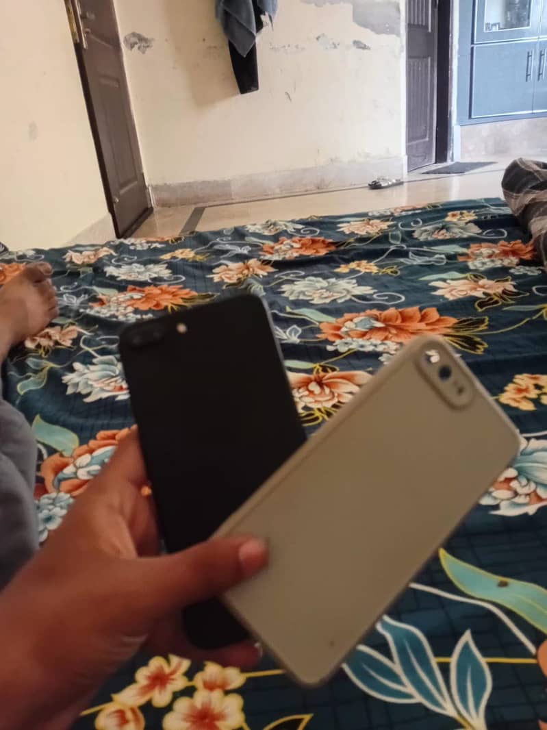 Apple iPhone 7 Plus 2