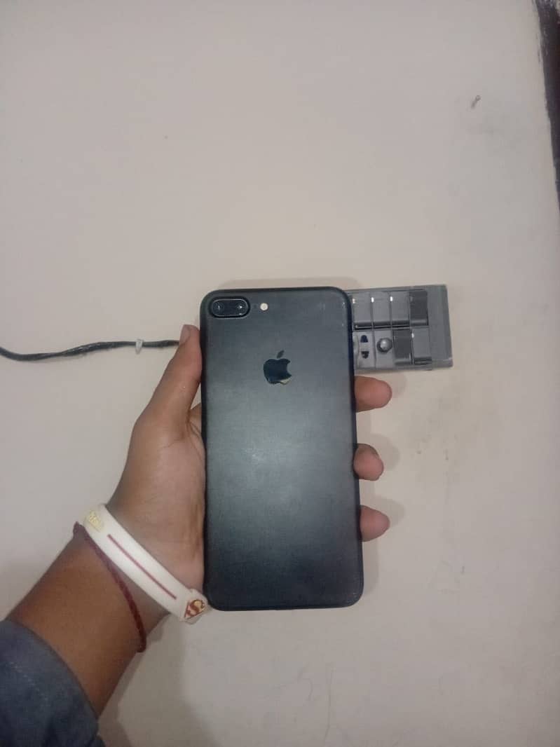 Apple iPhone 7 Plus 3
