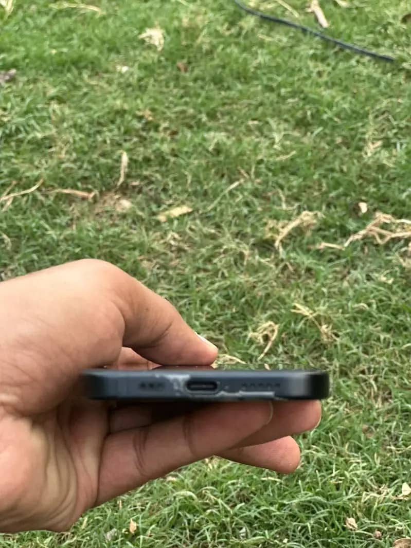 Apple iPhone 16 2