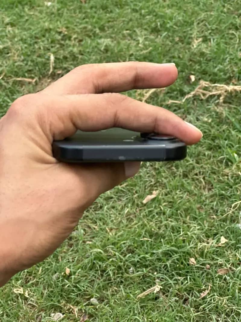Apple iPhone 16 3