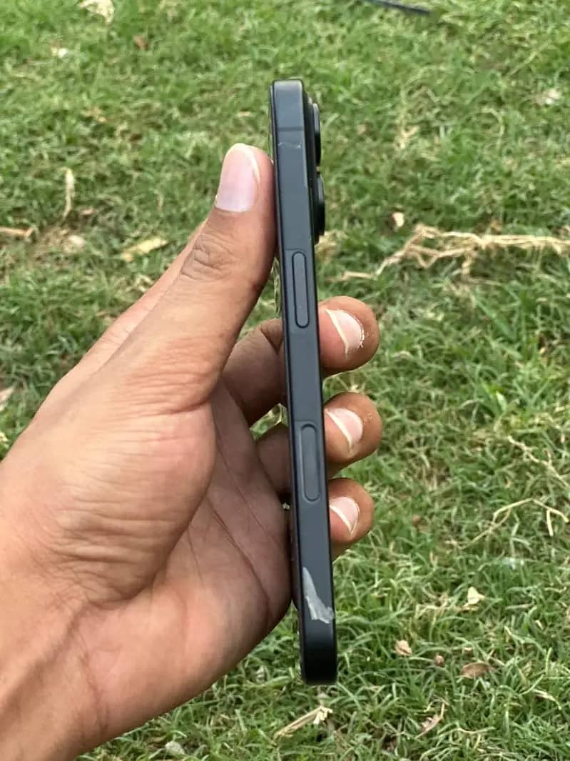 Apple iPhone 16 5