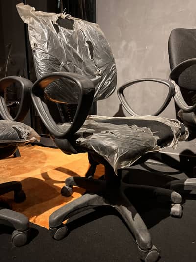 Office chair, computer chair, revolving chair (0,3,3,4,7,5,0,1,4,2,2)