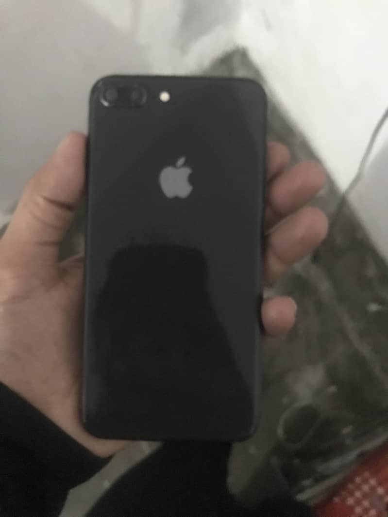 Apple iPhone 8 Plus 3