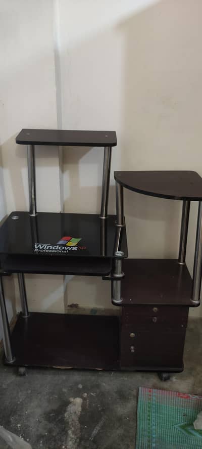 Computer table