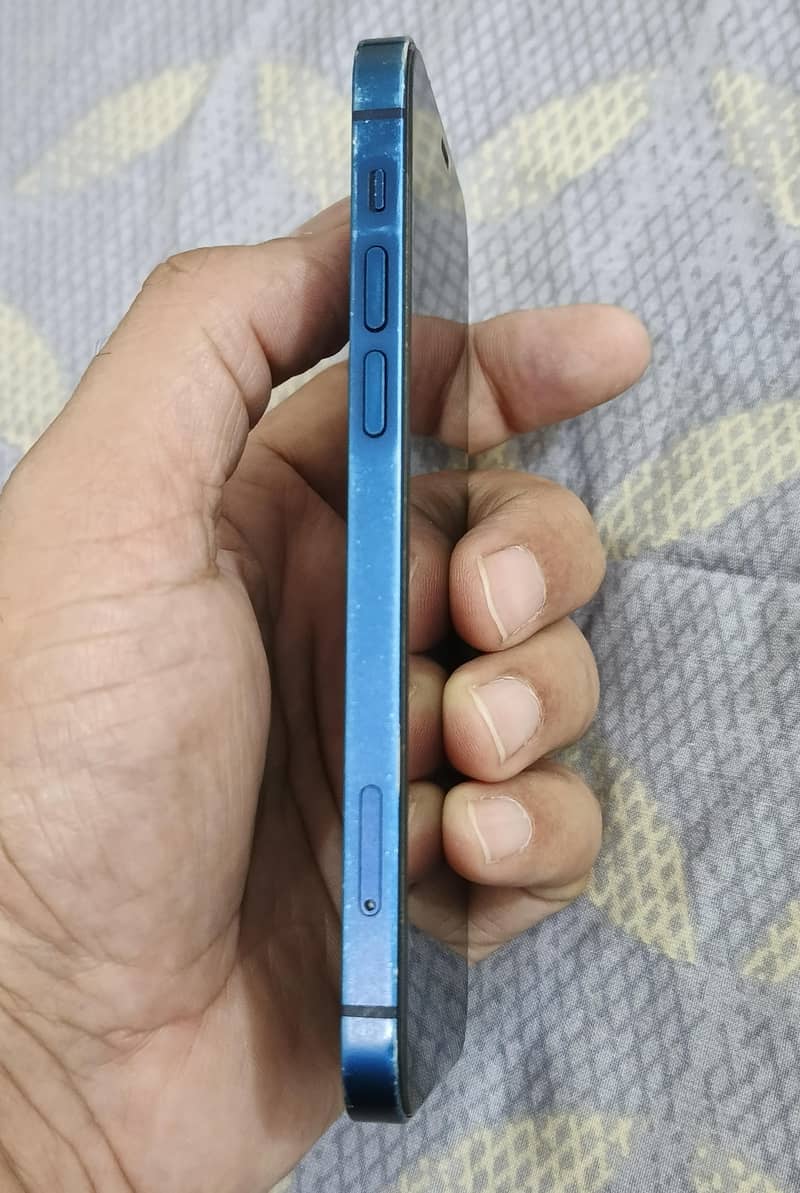 IPhone 12 4
