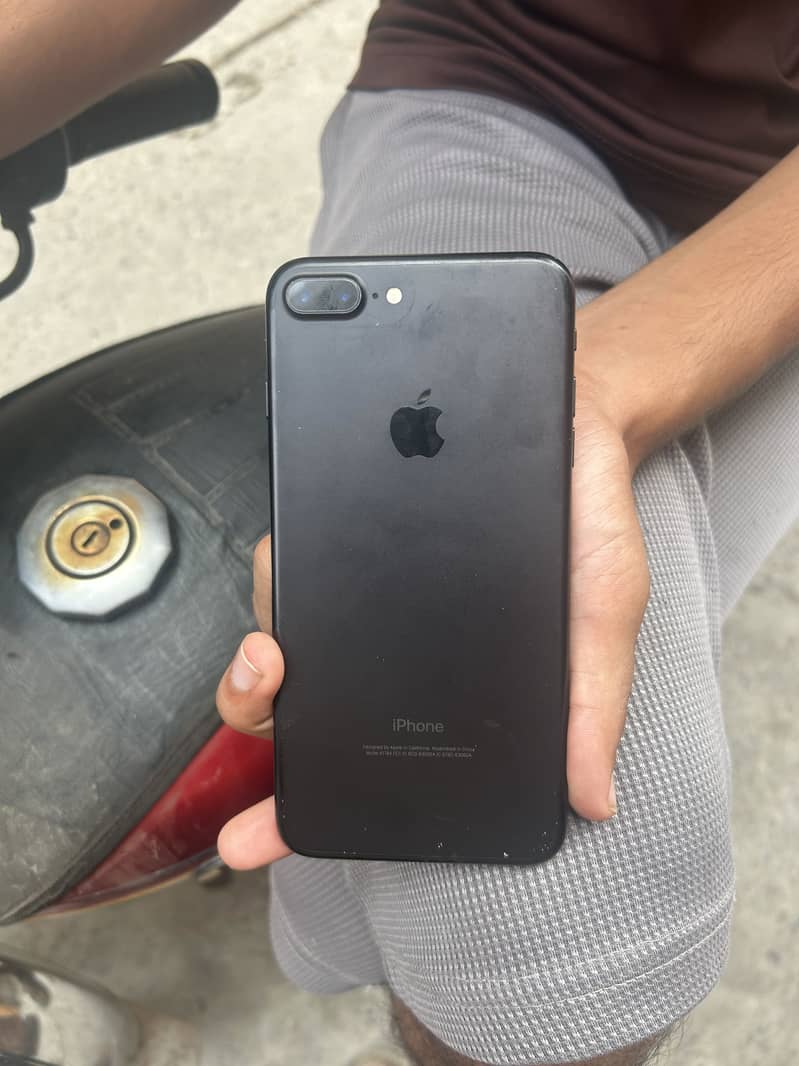 Apple iPhone 7 Plus 3