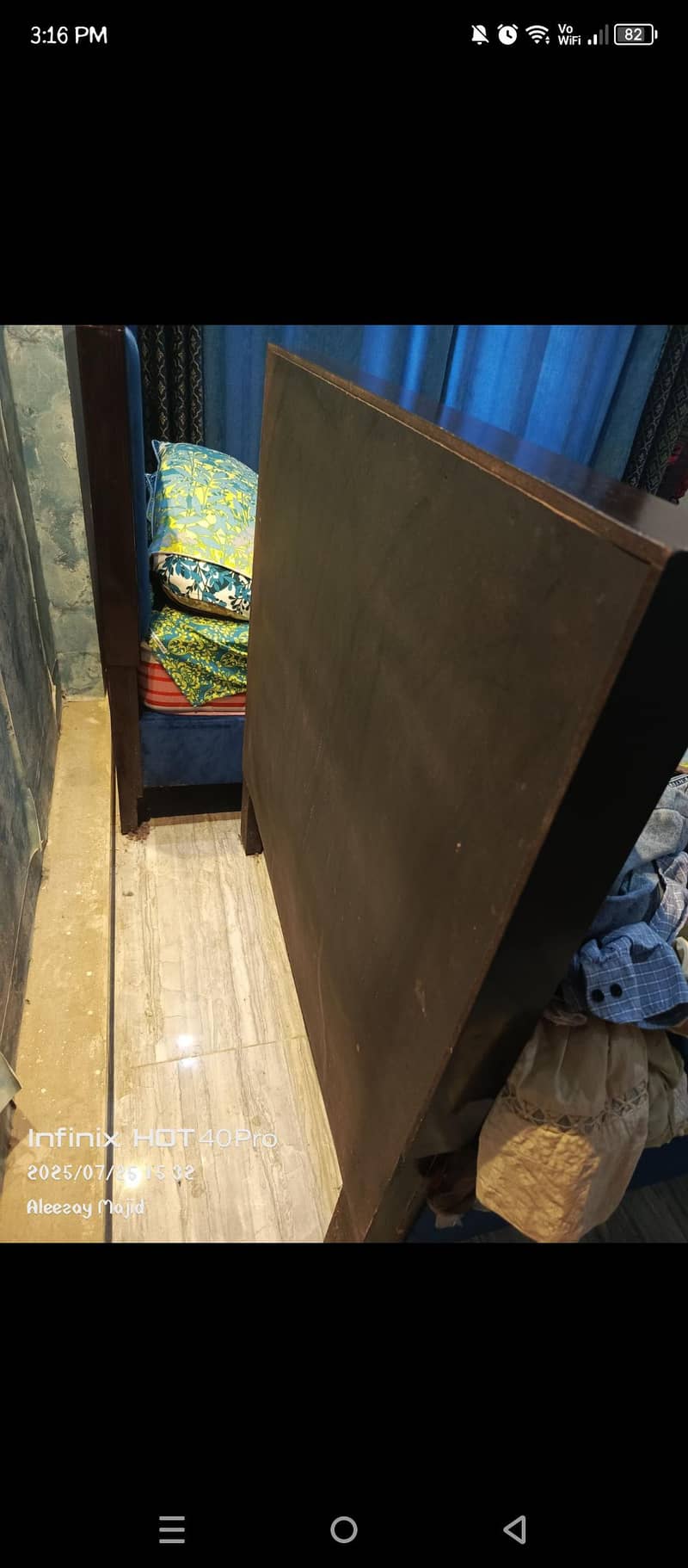 2 single beds with side table 2