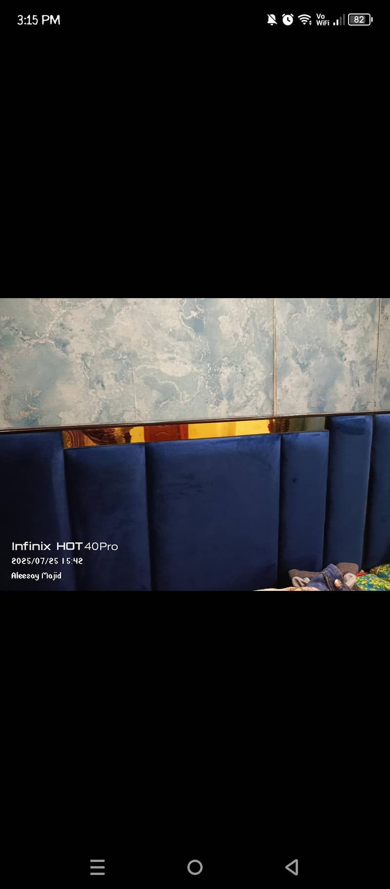 2 single beds with side table 4