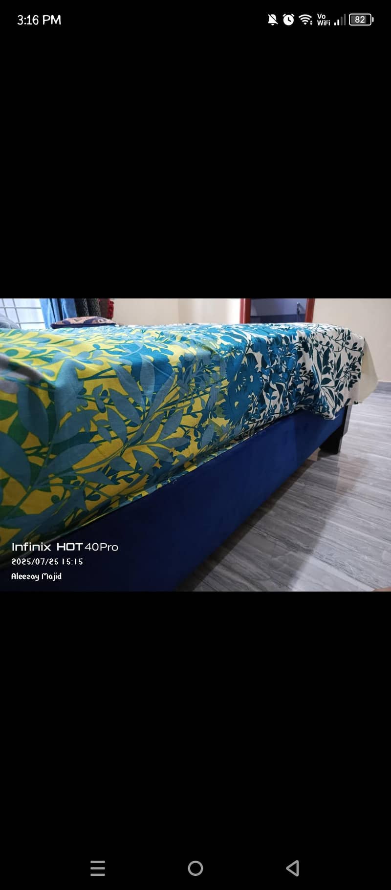 2 single beds with side table 6